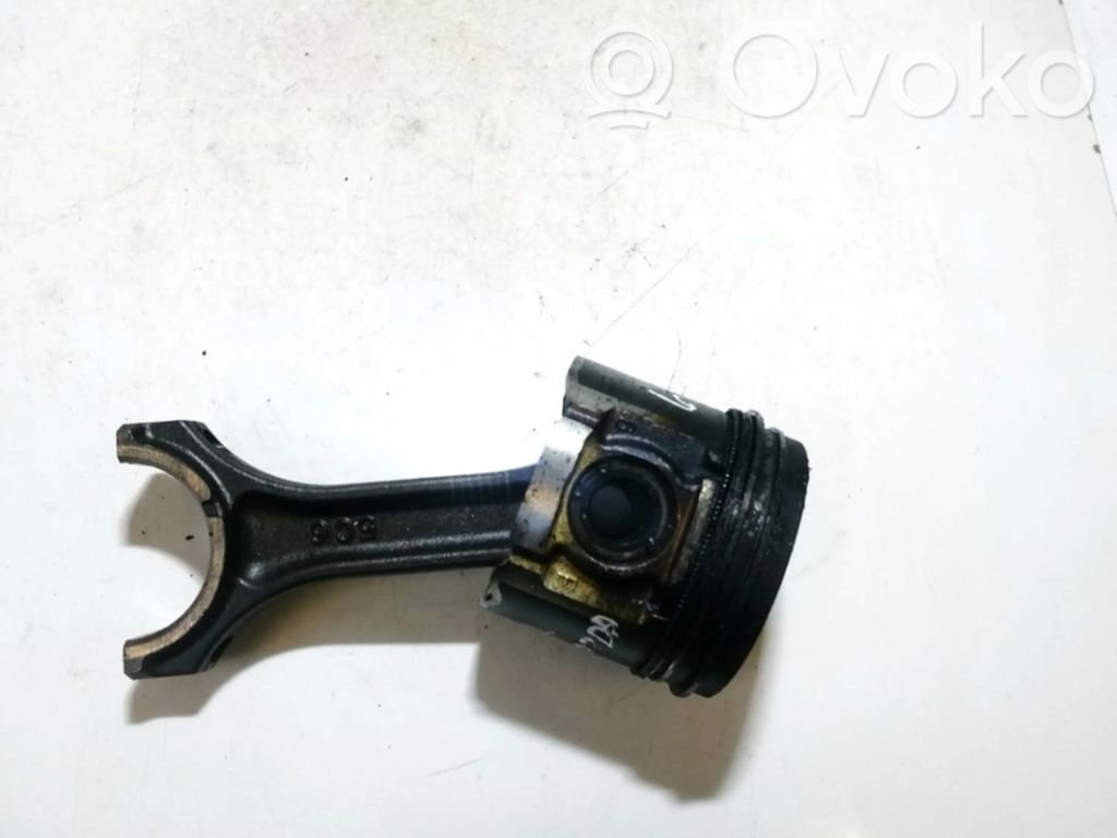 Mazda 6 Tłok z korbowodem 