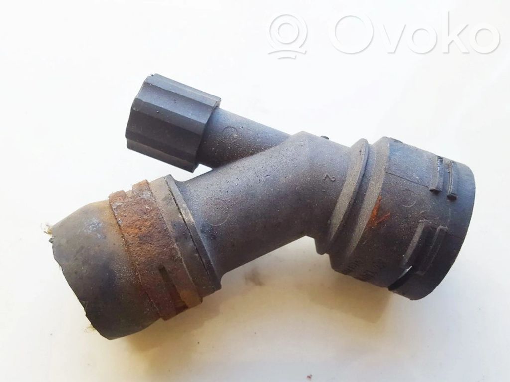Volkswagen Golf IV Tuyau de liquide de refroidissement moteur