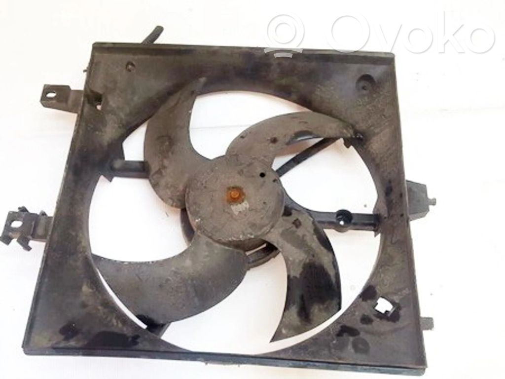 Nissan Primera Convogliatore ventilatore raffreddamento del radiatore 