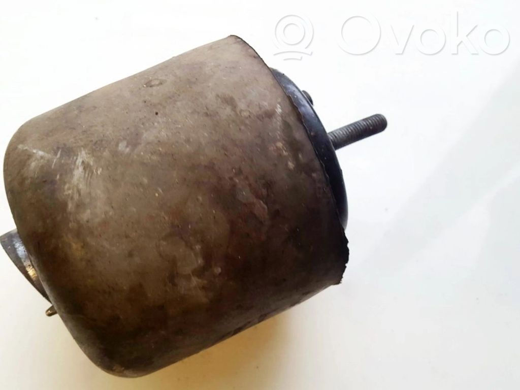 Volkswagen Phaeton Engine mount bracket 