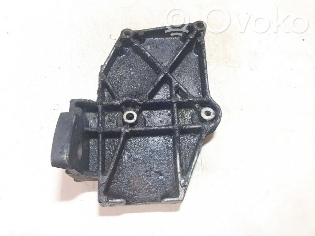 Volkswagen PASSAT B5 Suport motor 