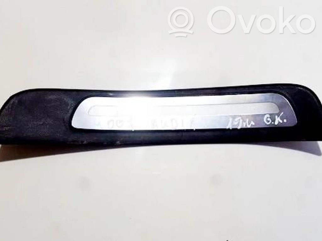 Audi A4 S4 B8 8K Copertura del rivestimento del sottoporta posteriore 