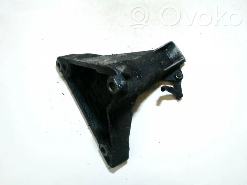 Audi A4 S4 B5 8D Engine mount bracket 