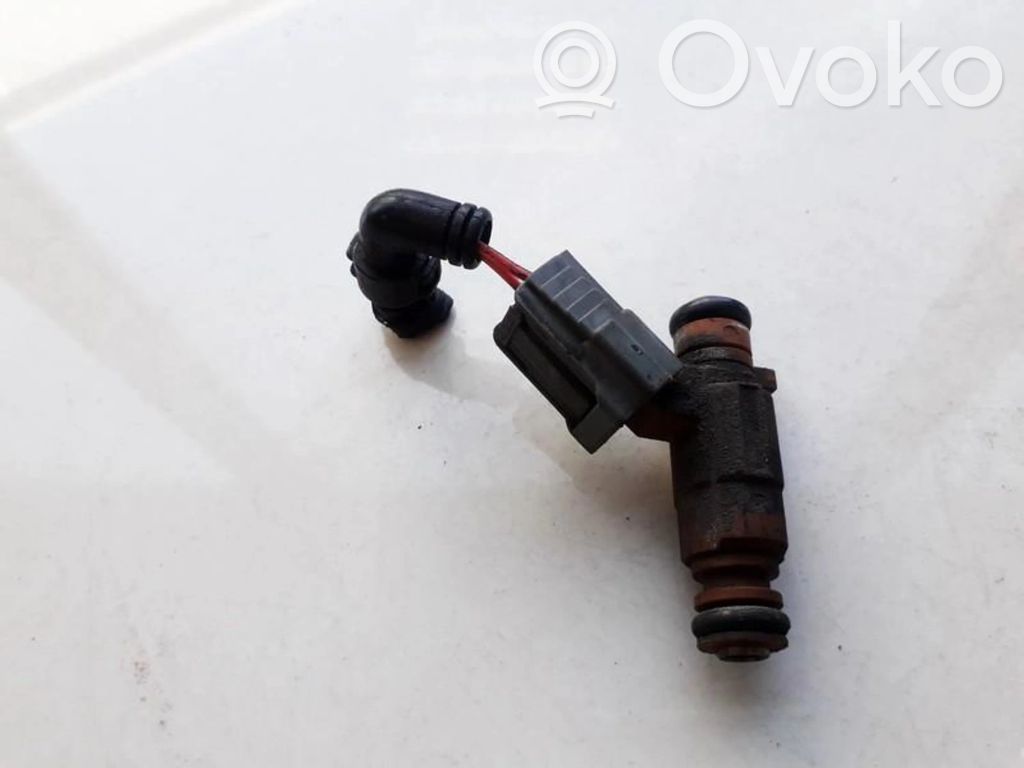 KIA Carens I Inyector de combustible 