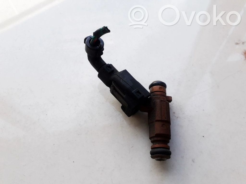 KIA Carens I Inyector de combustible 