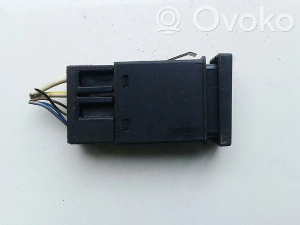 Volkswagen PASSAT B5 Interruttore parabrezza/alzacristalli 