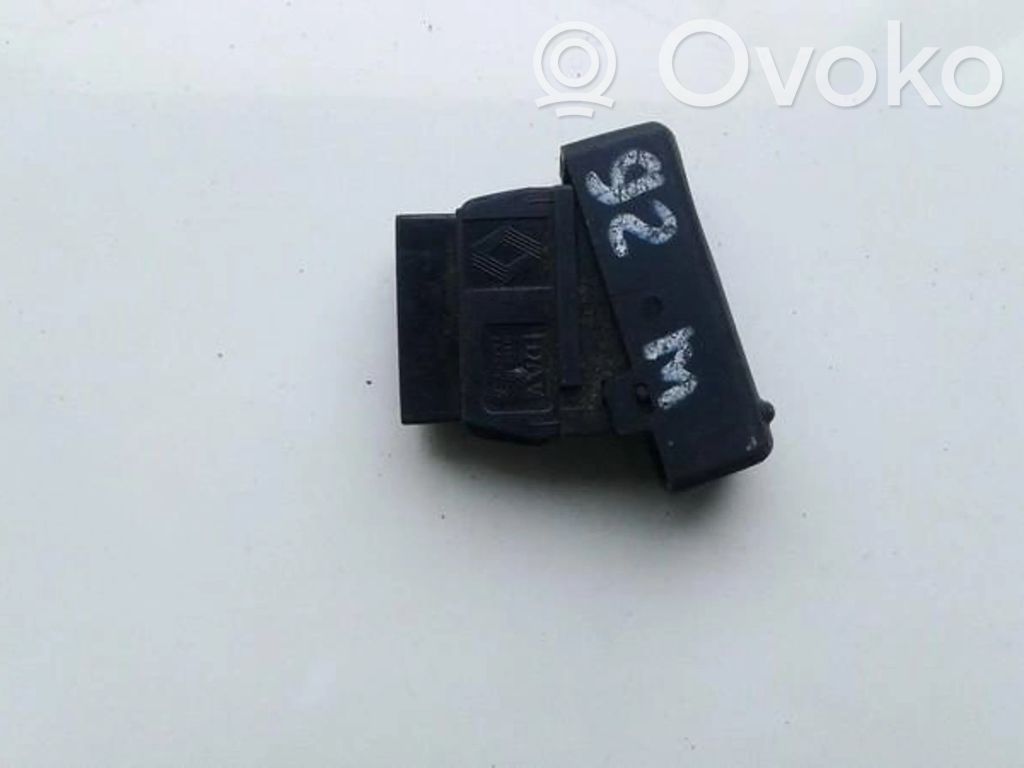 Renault 19 Włącznik świateł przeciwmgielnych 
