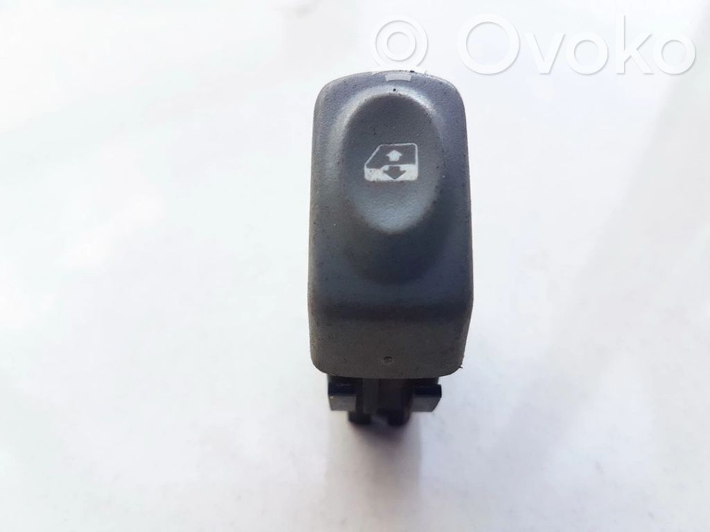 Renault Twingo I Electric window control switch 