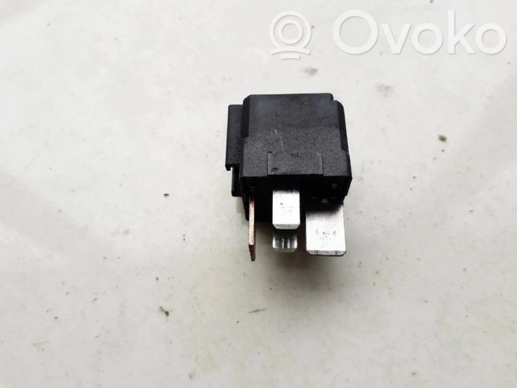 Nissan Almera N16 Alte relee 