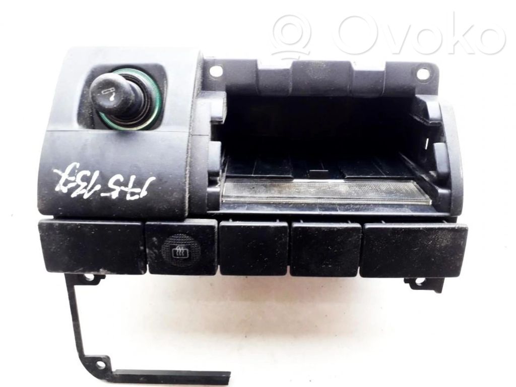 Volkswagen Golf III Przycisk / Przełącznik ogrzewania szyby przedniej / czołowej 