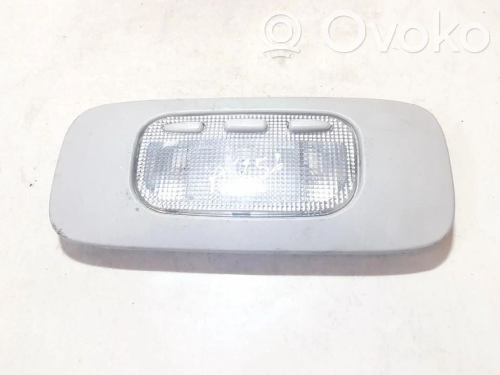 Éclairage lumière plafonnier avant
