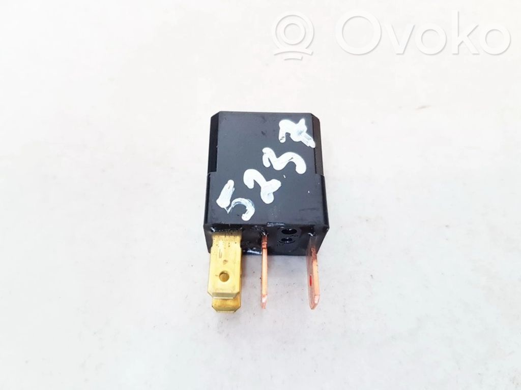 Alte relee   ACM33221,UM4667730,ACM33221,UM4667730