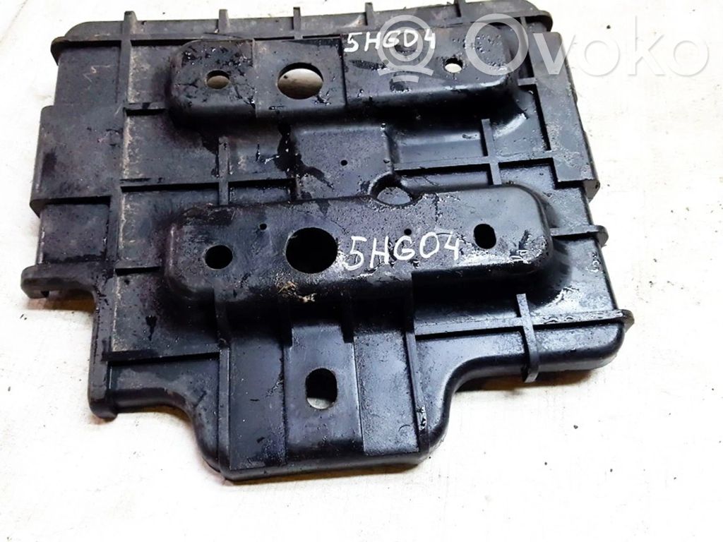 Hyundai Getz Akkulaatikon alusta 