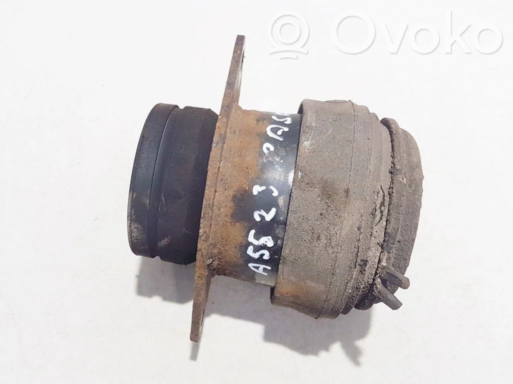 Volkswagen PASSAT B4 Supporto di montaggio del motore