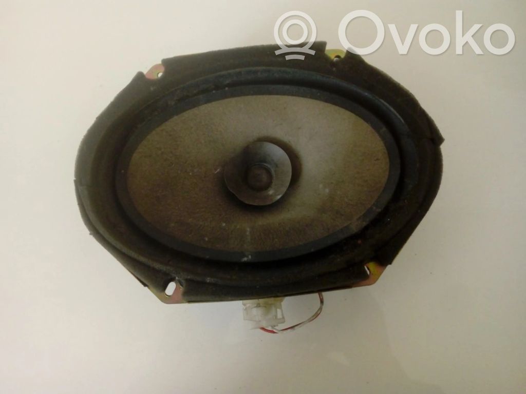 Mazda 626 Altavoz de la puerta delantera 