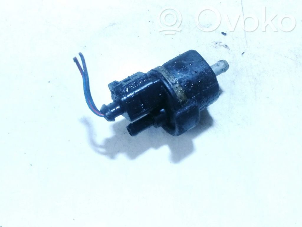 Volkswagen PASSAT B5 Válvula de vacío (Usadas) 