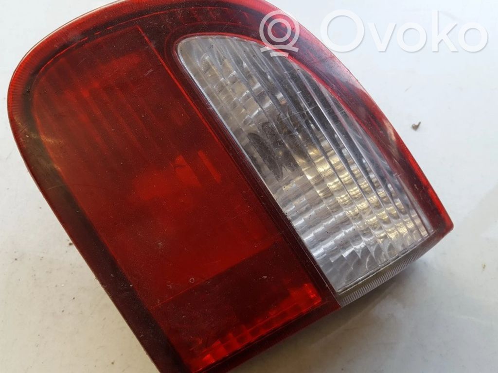Suzuki Liana Feux arrière sur hayon