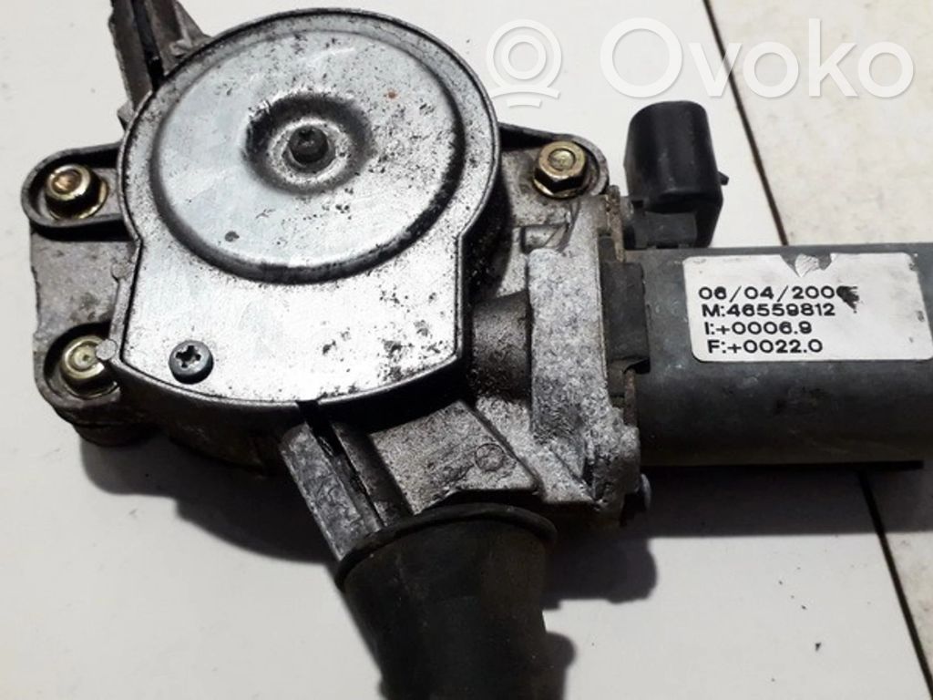 Fiat Bravo - Brava Silnik regulatora szyby drzwi przednich 