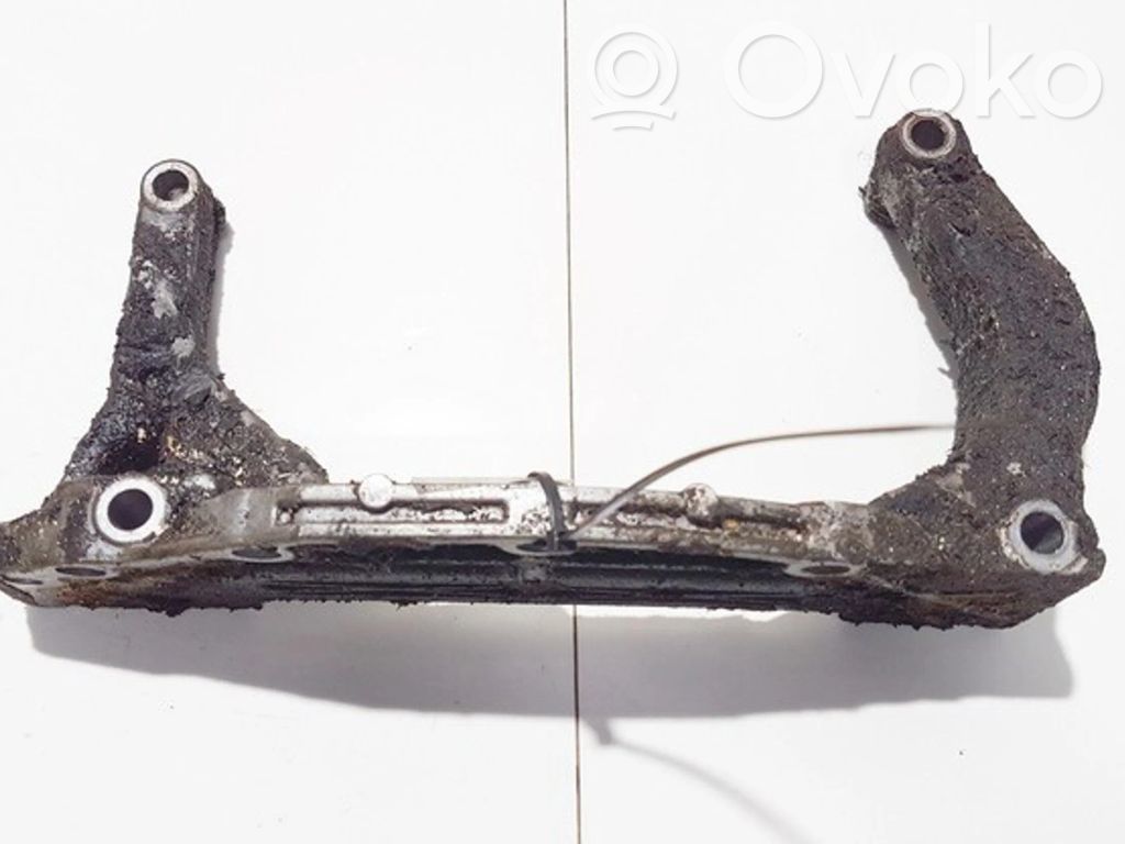 Audi 80 90 S2 B4 Engine mounting bracket 