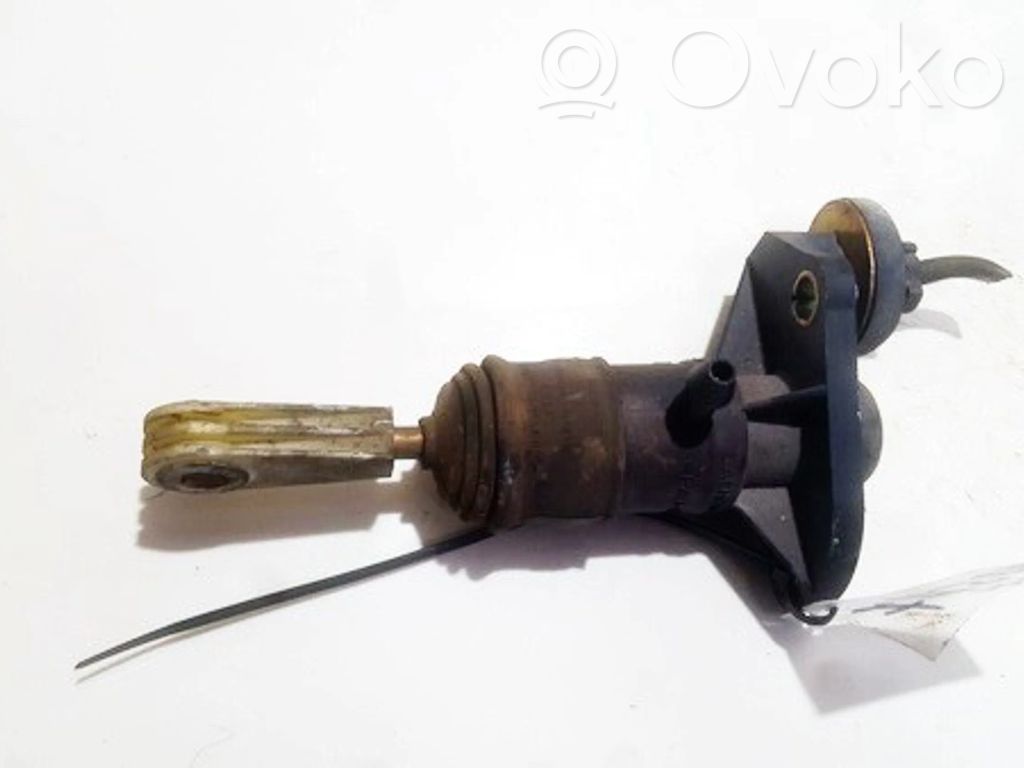 Volkswagen PASSAT B5 Pompa della frizione
