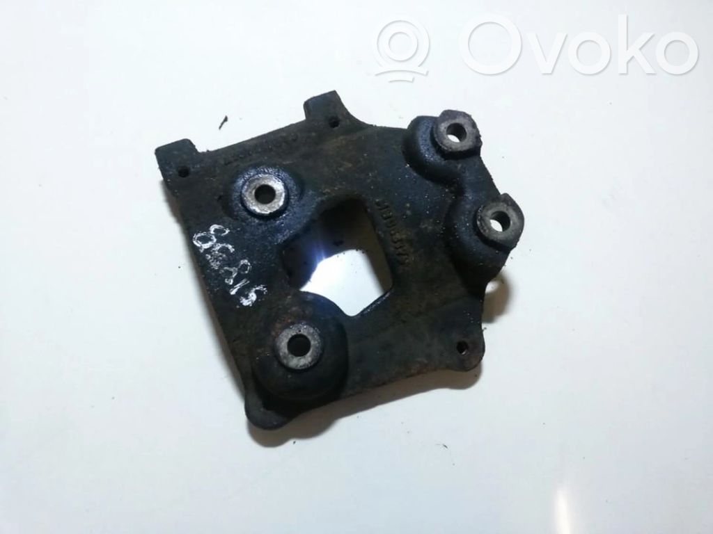Mitsubishi Carisma Engine mounting bracket 