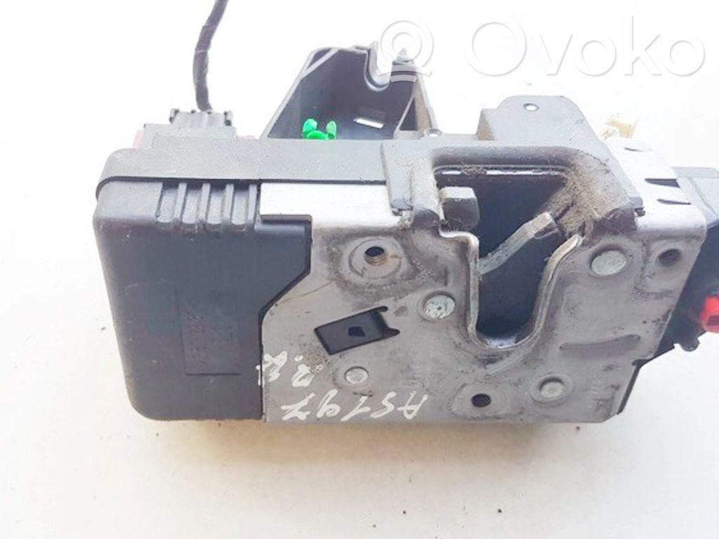 Opel Vectra B Etuoven lukko 
