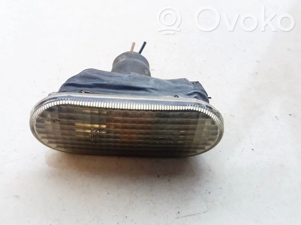 Volkswagen Golf IV Semnalizator bară față 
