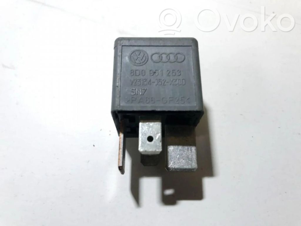 Alte relee   8D0951253,V23134J52X300,8D0951253,V23134J52X300