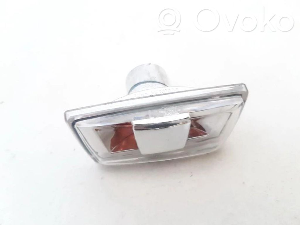 Opel Astra H Semnalizator bară față 