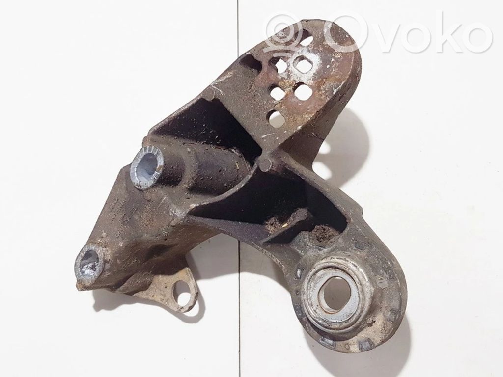 Engine mounting bracket   8D0199351H,8D0199351H