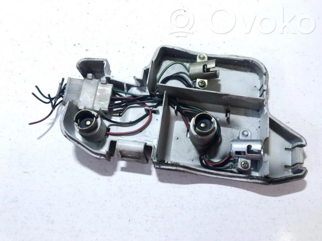 Mazda 626 Takavalon polttimon suojan pidike 