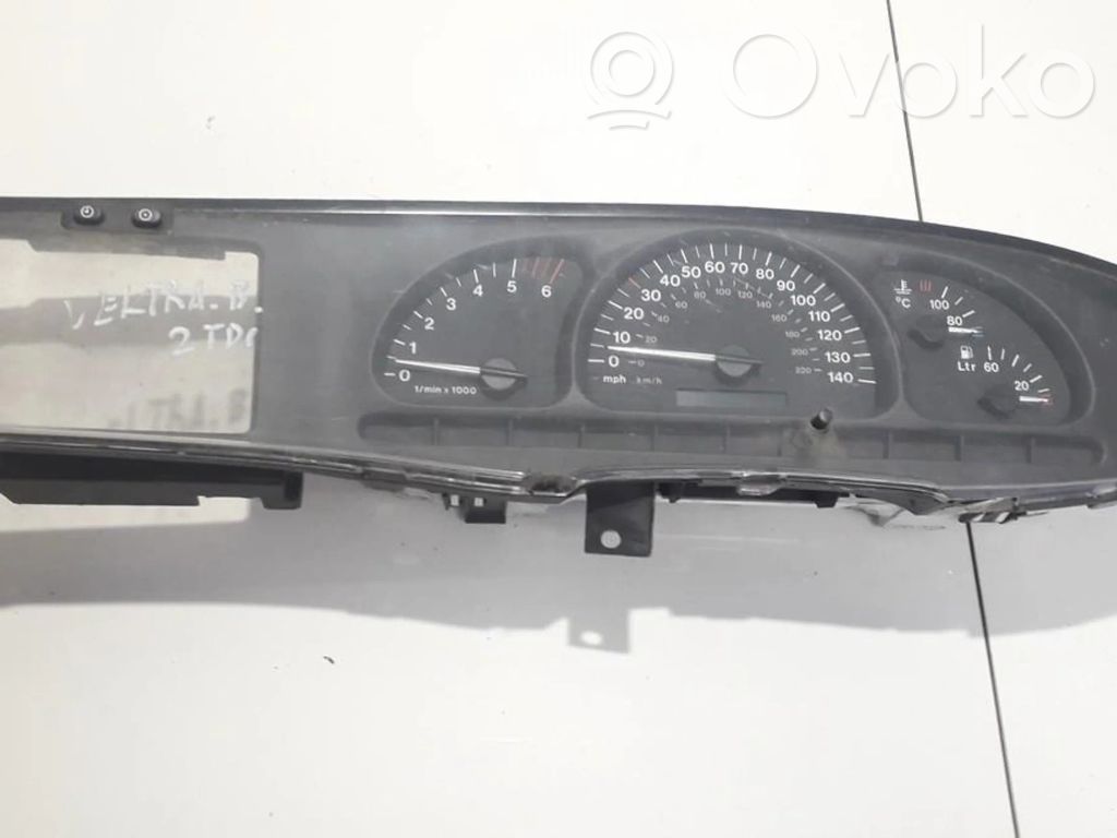 Opel Vectra B Nopeusmittari (mittaristo) 