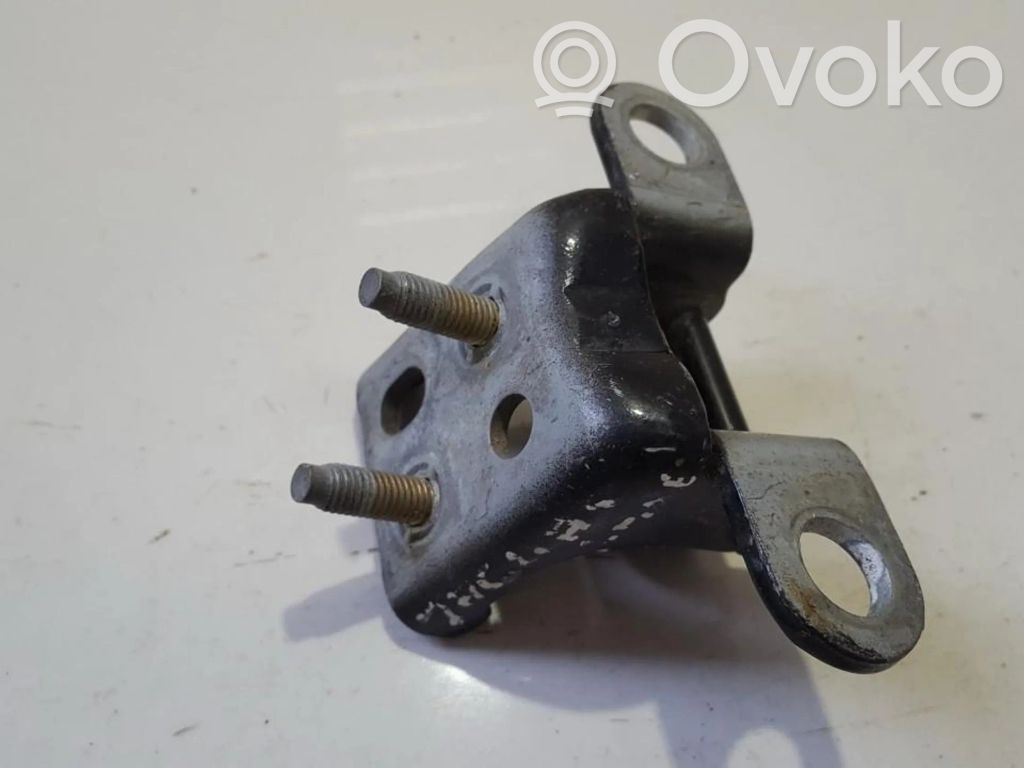 Charnière inférieure de porte arrière   015N4A,015N4A