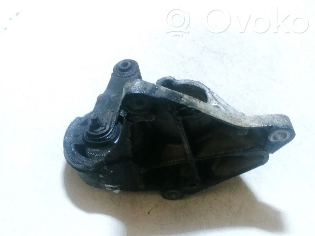 Peugeot 406 Engine mount bracket 