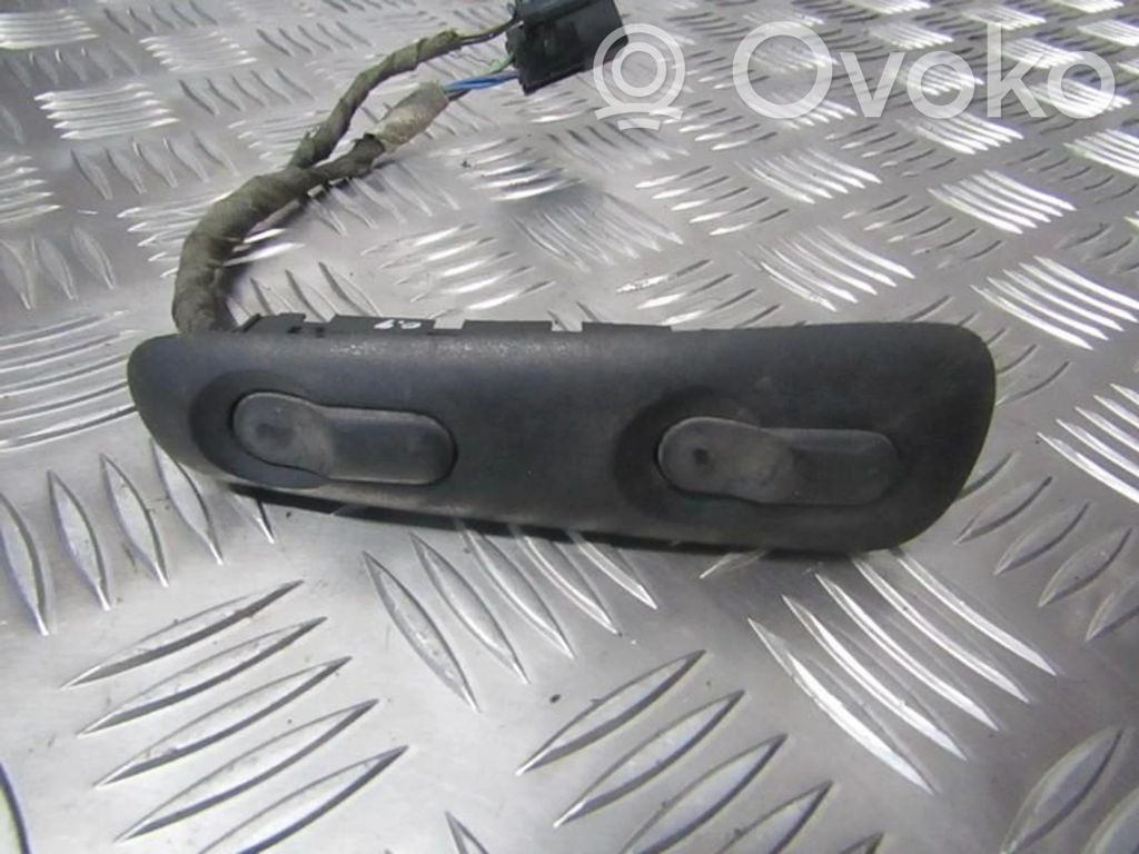 Opel Omega B1 Ramka przycisków otwierania szyby drzwi przednich 