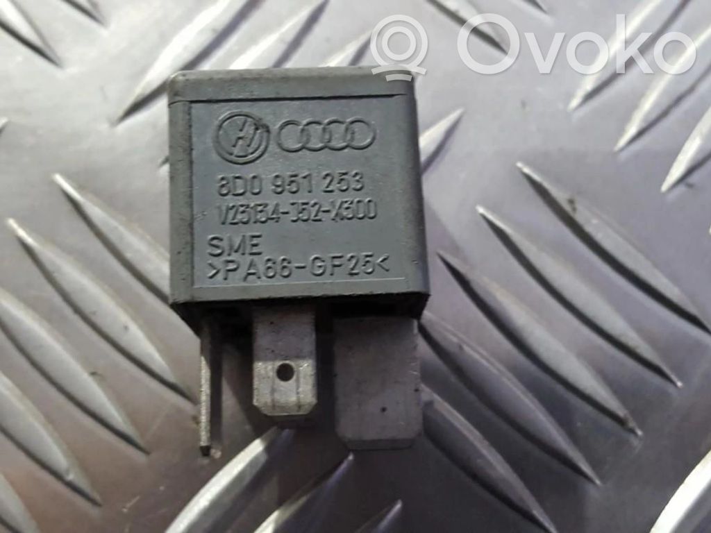Muu rele   8D0951253,V23134J52X300,8D0951253,V23134J52X300,V23134J52X300