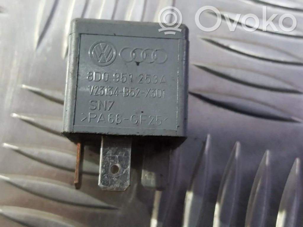 Otros relés   8D0951253A,V23134B52X301,8D0951253A,V23134B52X301,V23134B52X301