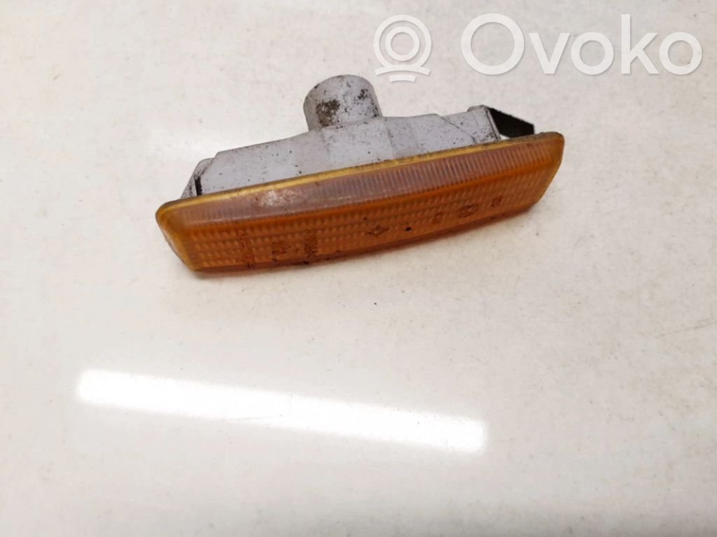 Etupuskurin suuntavilkku   8360589,8360589