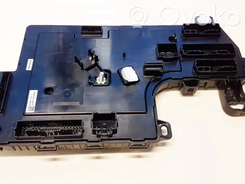 Tesla Model 3 Módulo de confort/conveniencia 