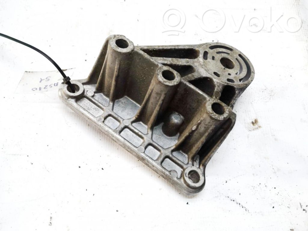 Saab 9-5 Engine mounting bracket 