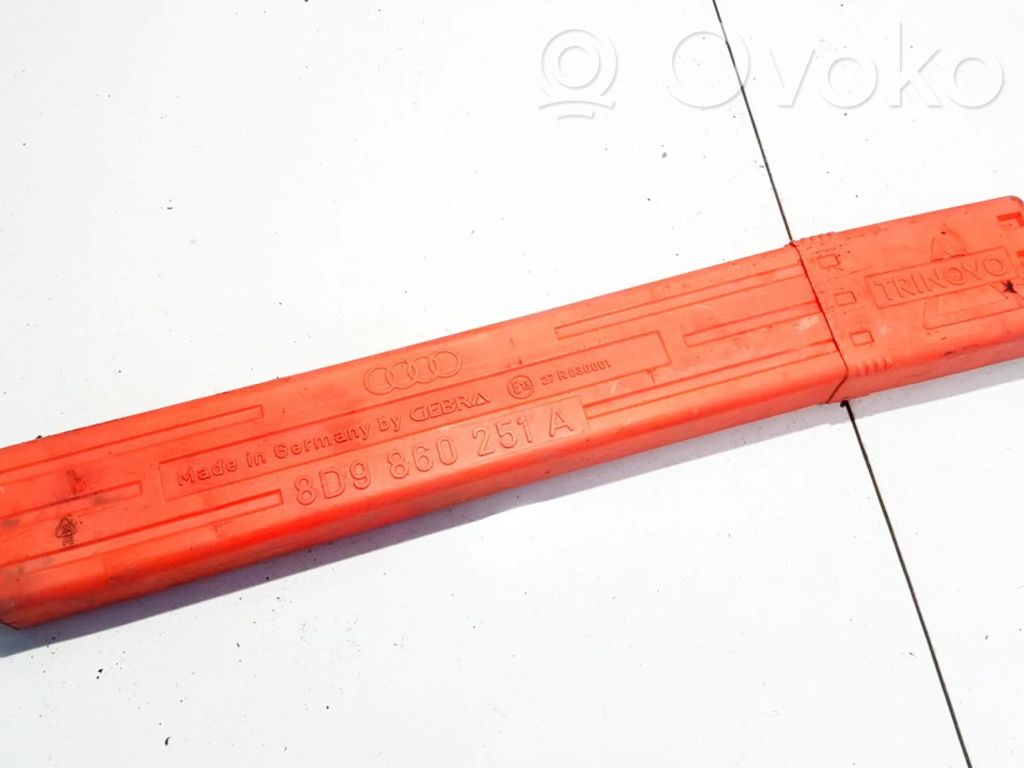 Triangle d'avertissement   8D9860251A,8D9860251A
