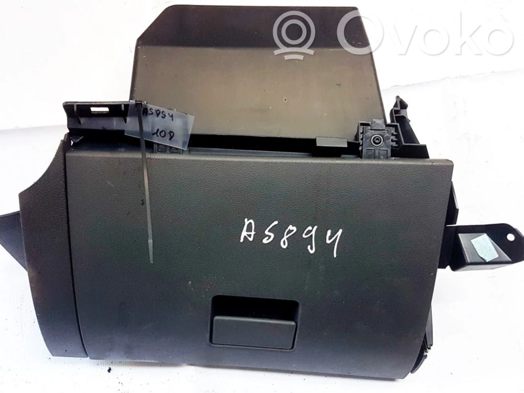 Ford C-MAX I Glove box 