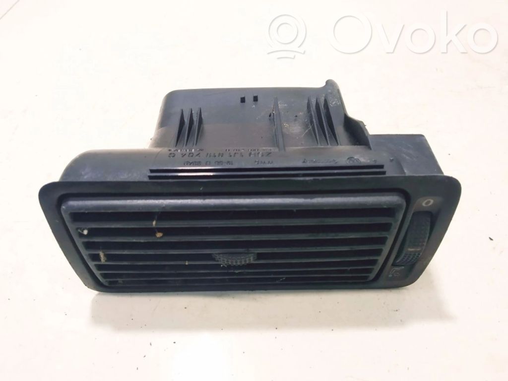Volkswagen Golf IV Dysze / Kratki środkowego nawiewu deski rozdzielczej