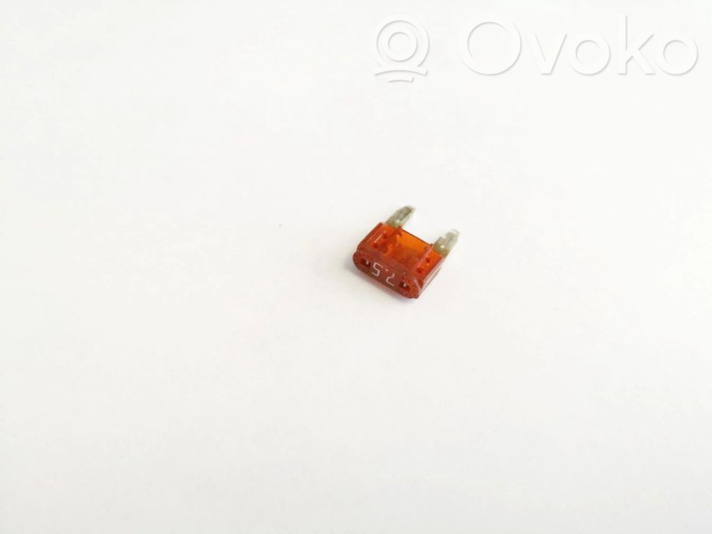 Volkswagen PASSAT B5 Fusible 