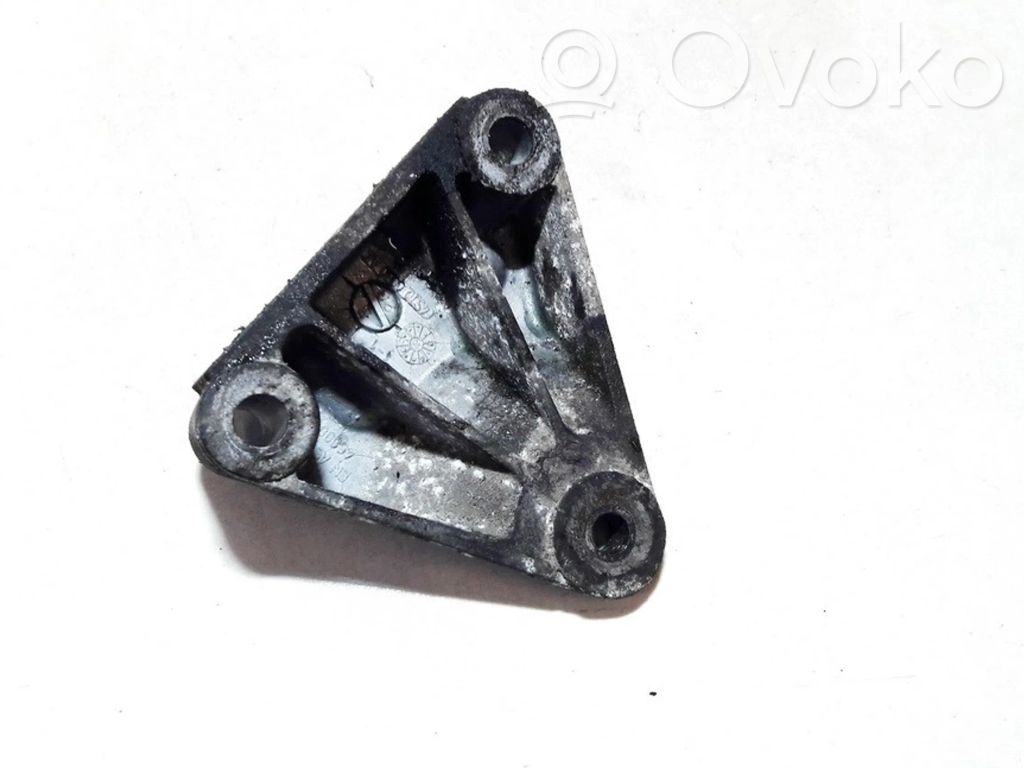 Ford Mondeo Mk III Engine mounting bracket 