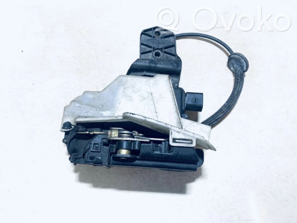 Volkswagen PASSAT B5 Takaoven lukko 