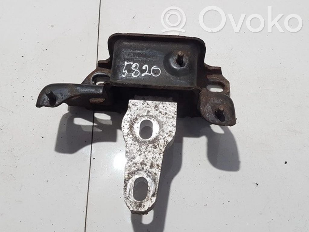 Moottorin kiinnikekorvake   EY8BA,8V517M121AE,8V517M121AE,EY8BA