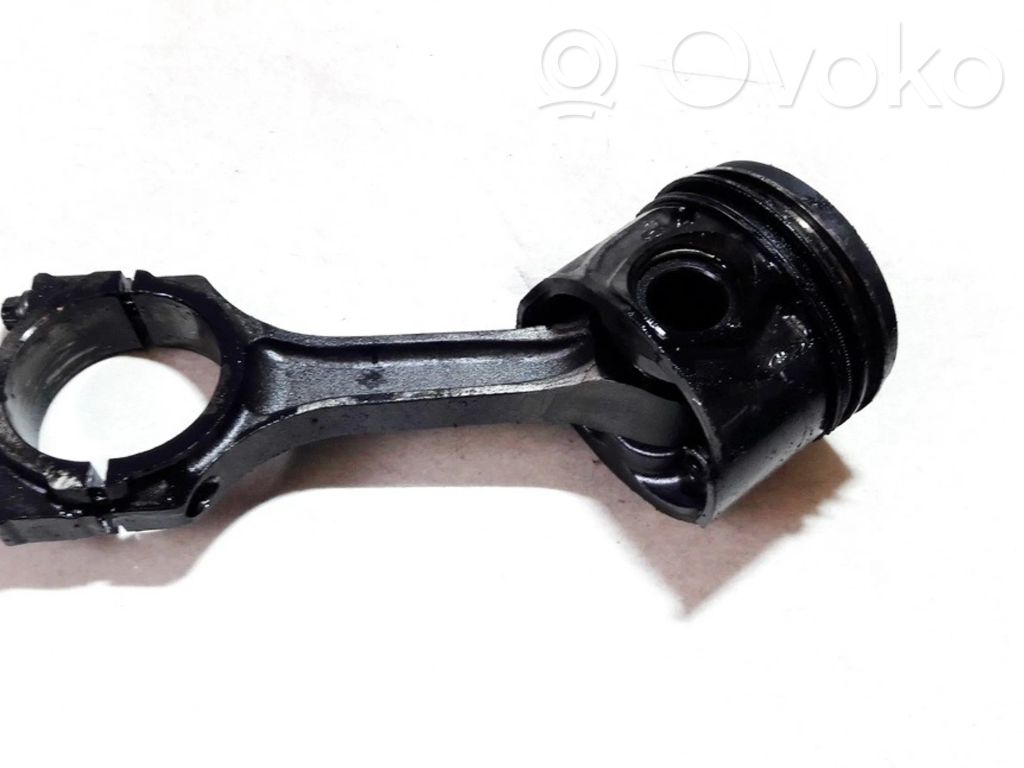 Piston cu bielă   246558,246558