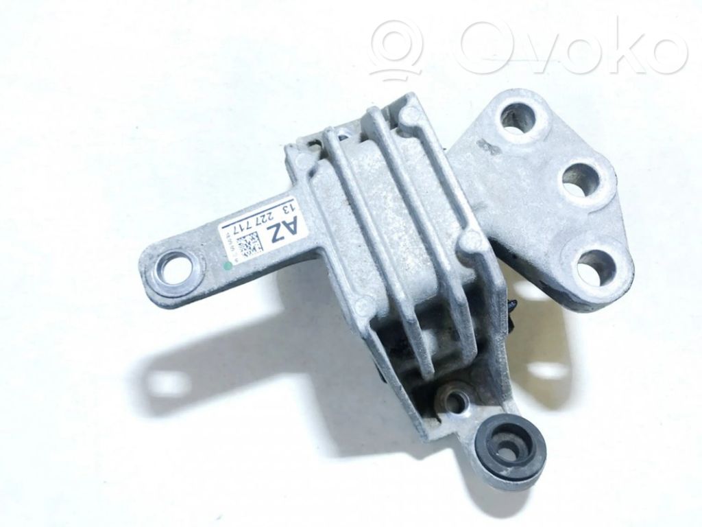 Opel Insignia A Engine mount bracket 
