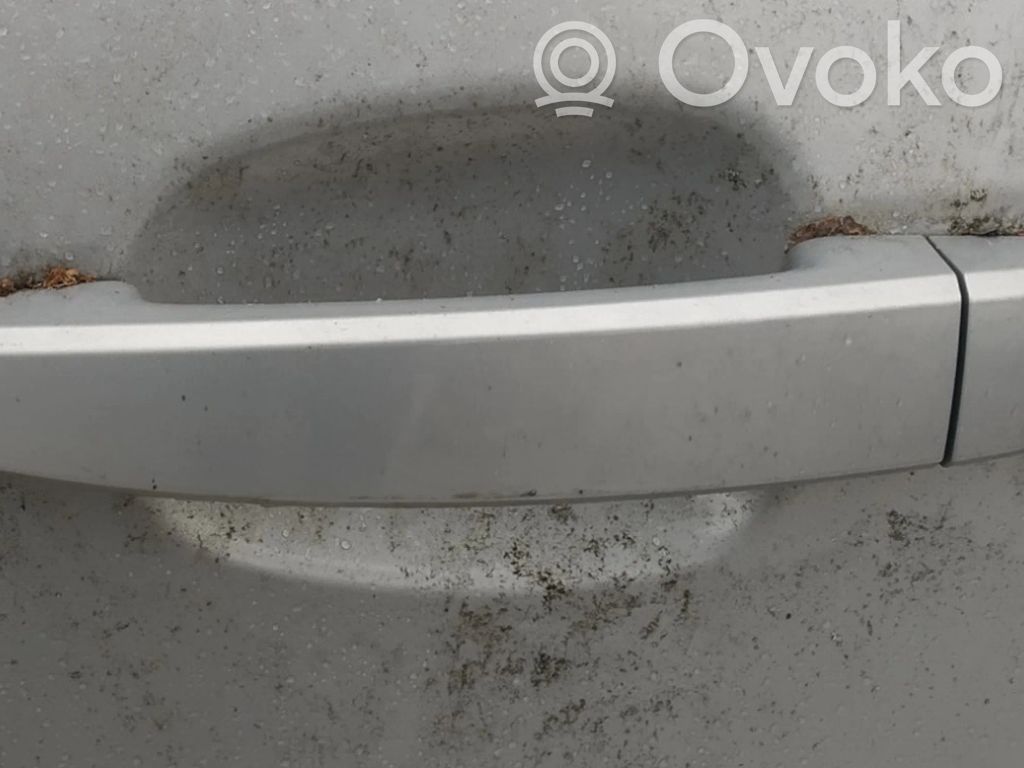 Manecilla externa puerta delantera